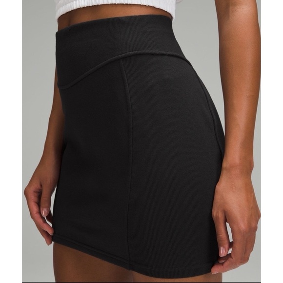 Lululemon Scuba High Rise Mini Skirt Black Size Large XL NWT - Picture 2 of 9